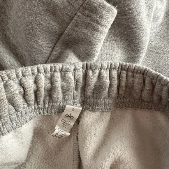 ALO Yoga Women's Sweat Shorts - Picture 6 of 6